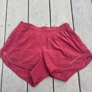 Lululemon Hotty Hot 4” in Color Mulberry